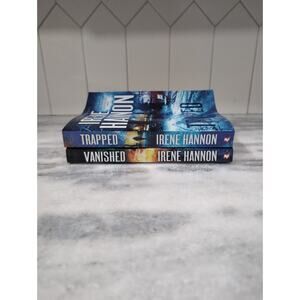 Irene Hannon's Private‎ Justice Paperback Novel Bundle: Trapped & Vanished
